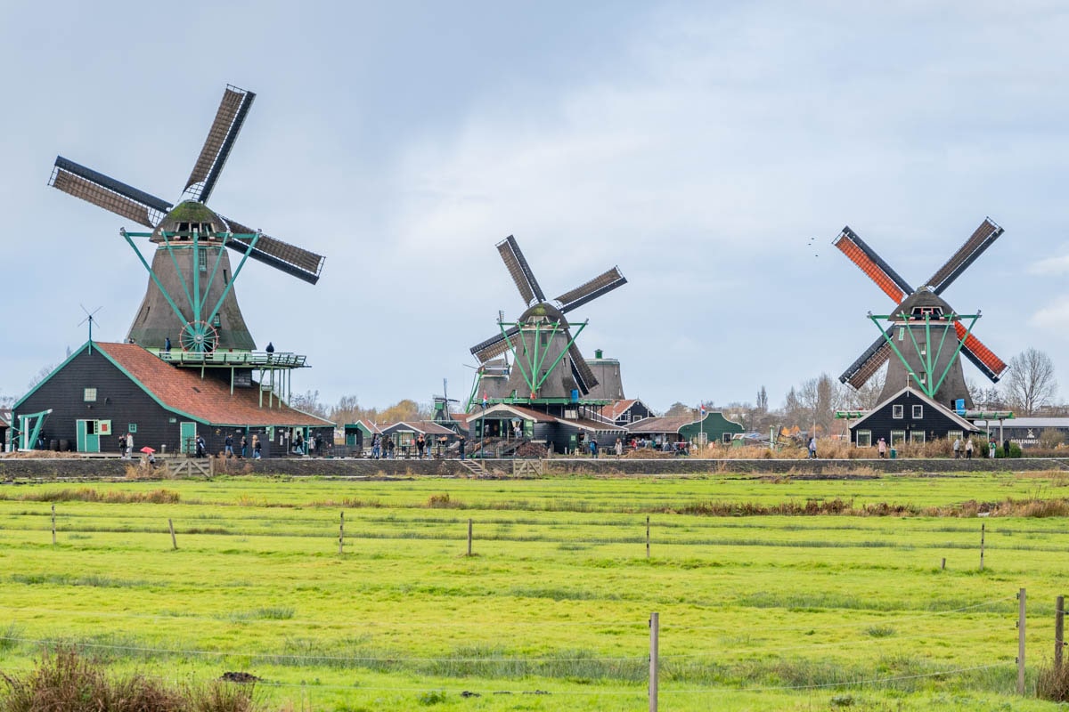 Moulins à Zaanse Schans aux Pays Bas