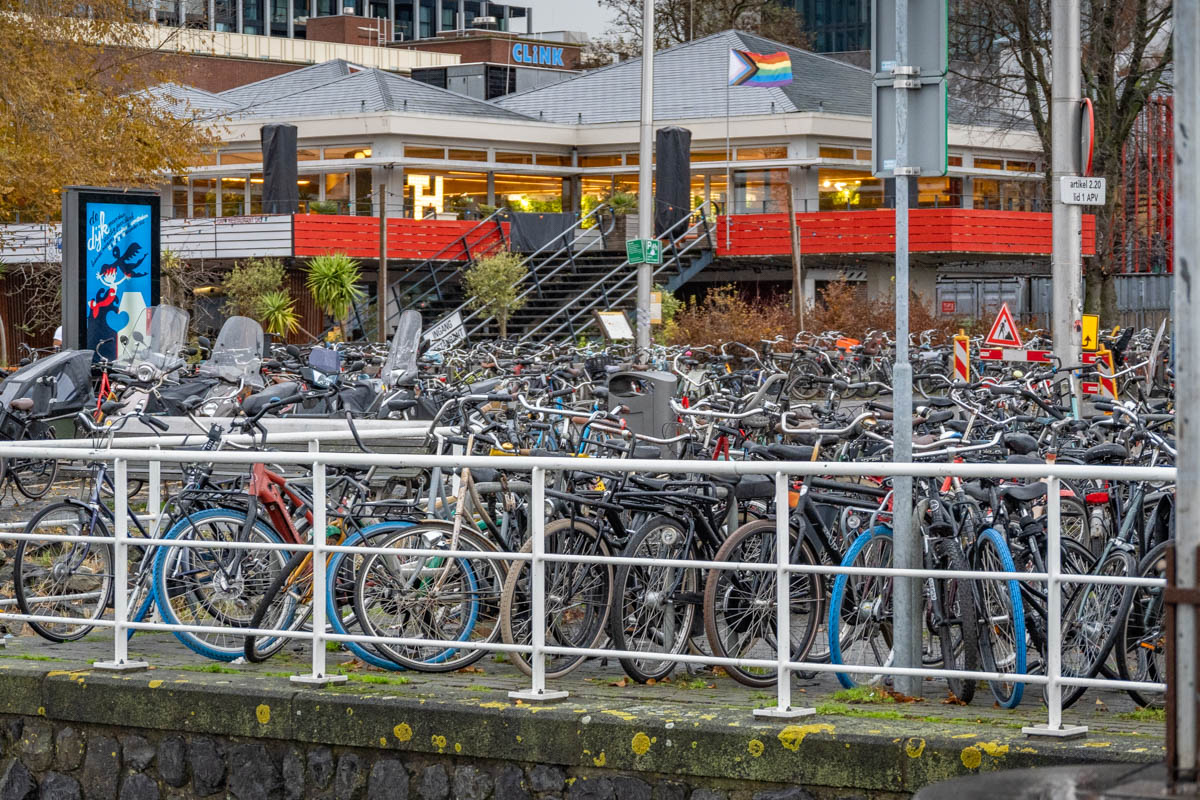 Stationnement de vélos à Amsterdam