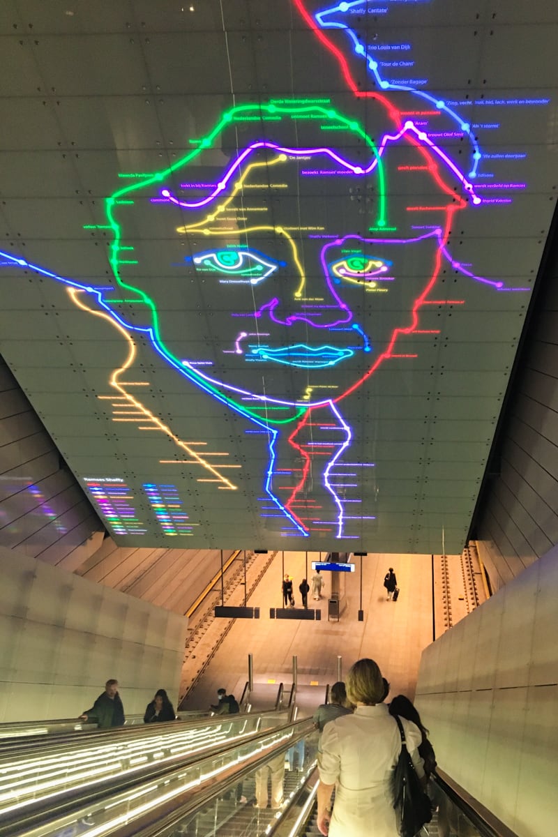 Intérieur d'une station de métro à Amsterdam