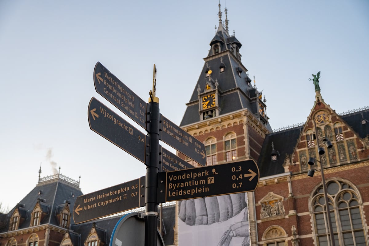 Panneau d'indication des musées d'Amsterdam