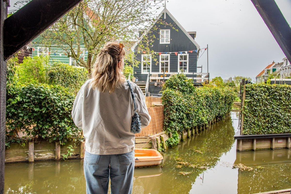Balade le long des canaux sur la presqu'île de Marken